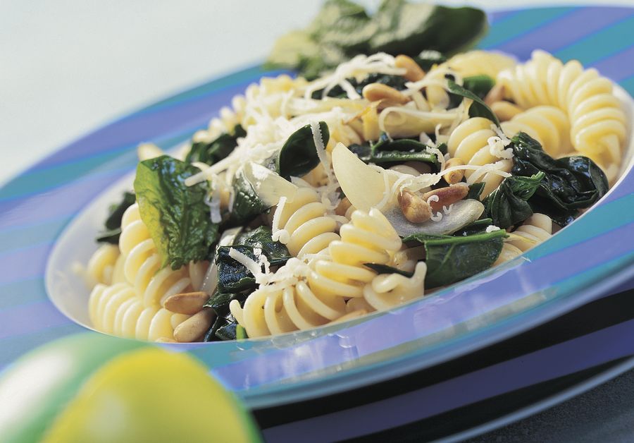 Fusilli mit Spinat, Pinienkernen und Le Gruyère AOP | Schweizer Käse