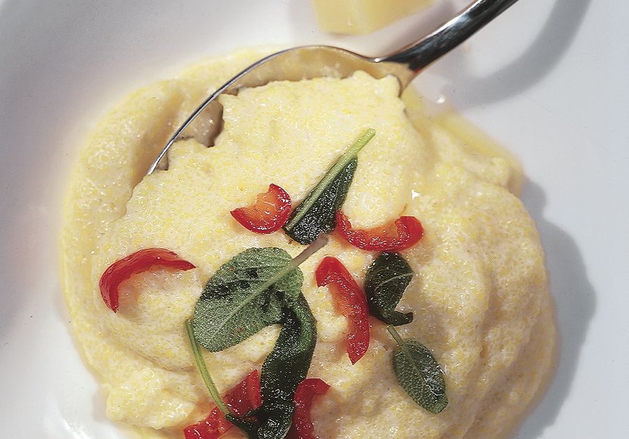 Soft-Polenta mit Salbeibutter