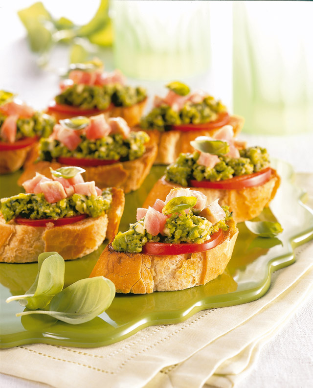 Crostini mit Puffbohnen-Pesto und Sbrinz AOP