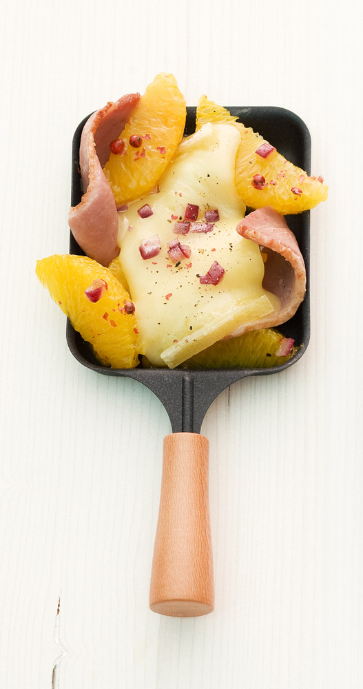 Schweizer Raclette mit geräucherter Entenbrust und Orange