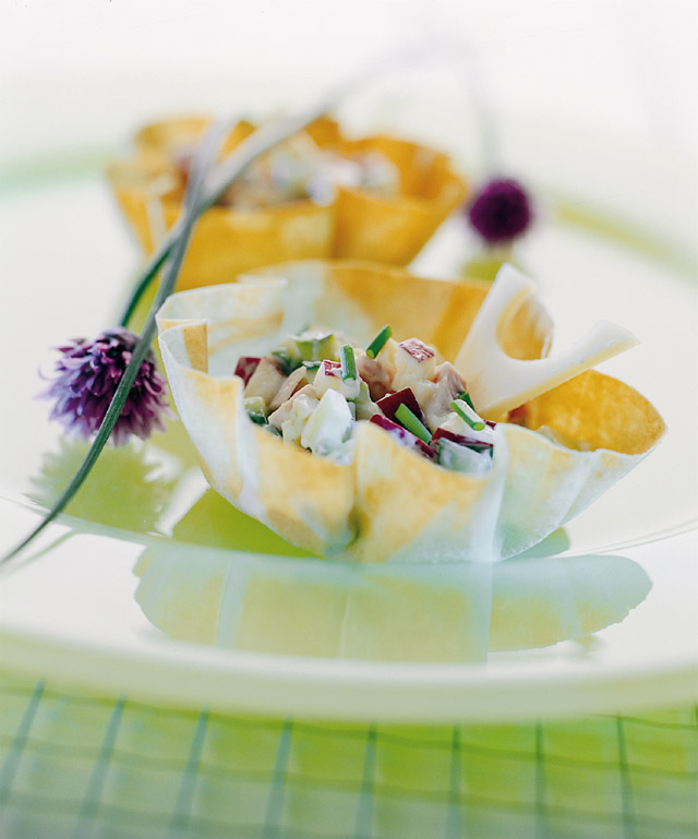 Petit paniers de pâte à Strudel, Emmentaler AOP suisse, garnis d'une salade fraîcheur