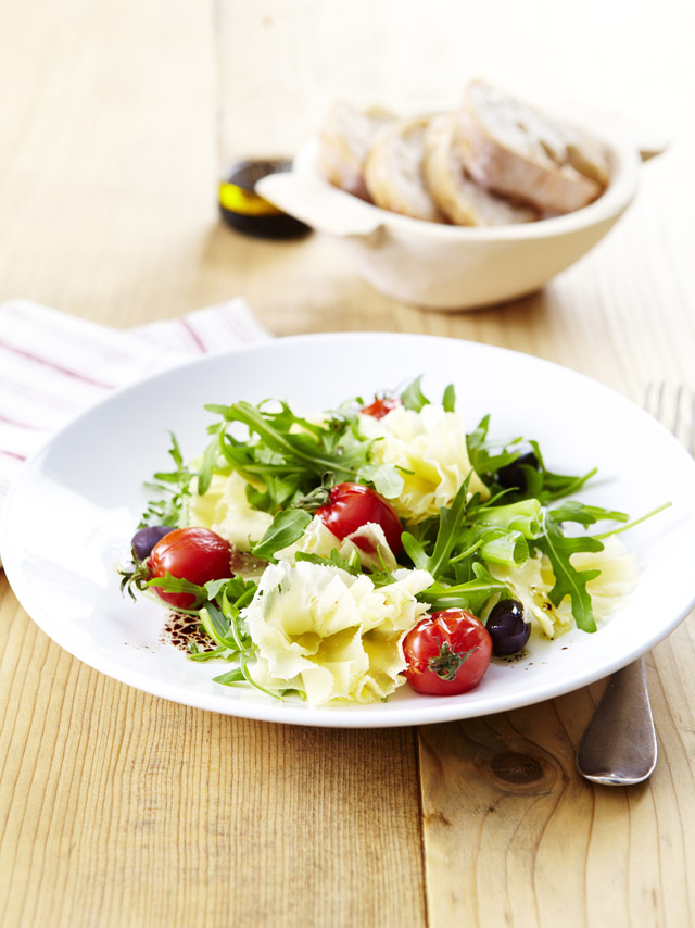 Rucolasalat mit Tête de Moine AOP und gerösteten Cherrytomaten