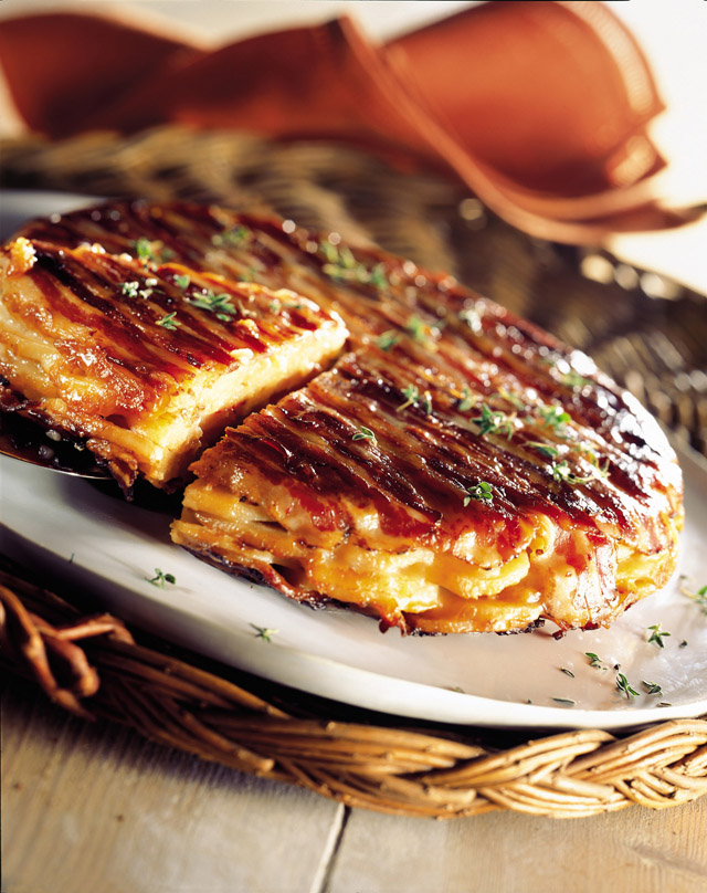 Gâteau de pommes de terre et lard au thym et au Gruyère AOP suisse