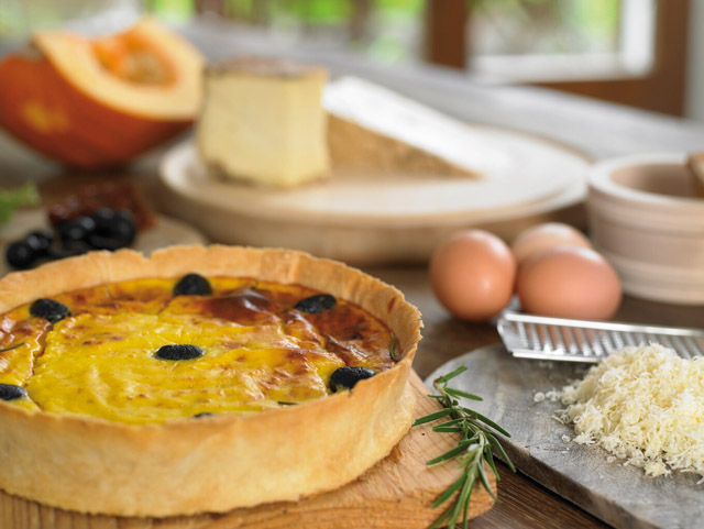 Kürbis-Quiche mit Le Gruyère AOP und Vacherin Fribourgeois AOP