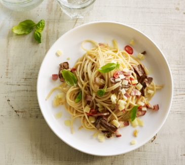 Spaghetti mit Käse, Speck und Steinpilzen