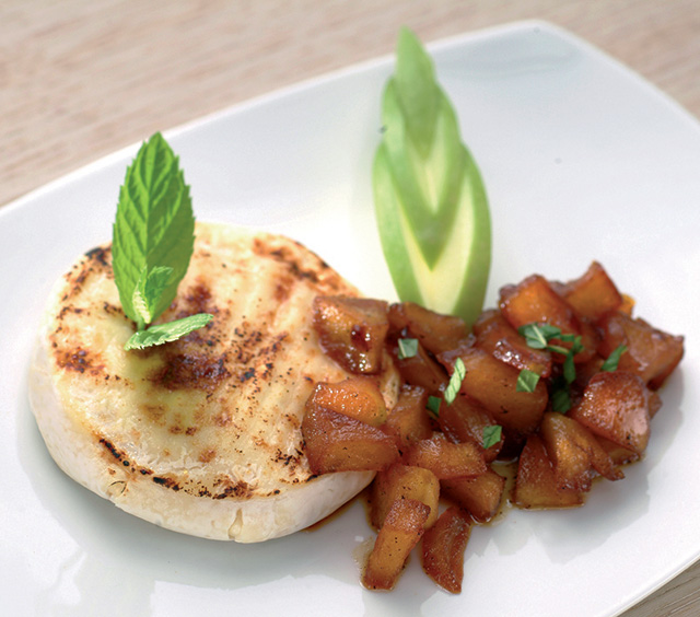 Fondant de Tomme Vaudoise gratinées et flambées aux fruits