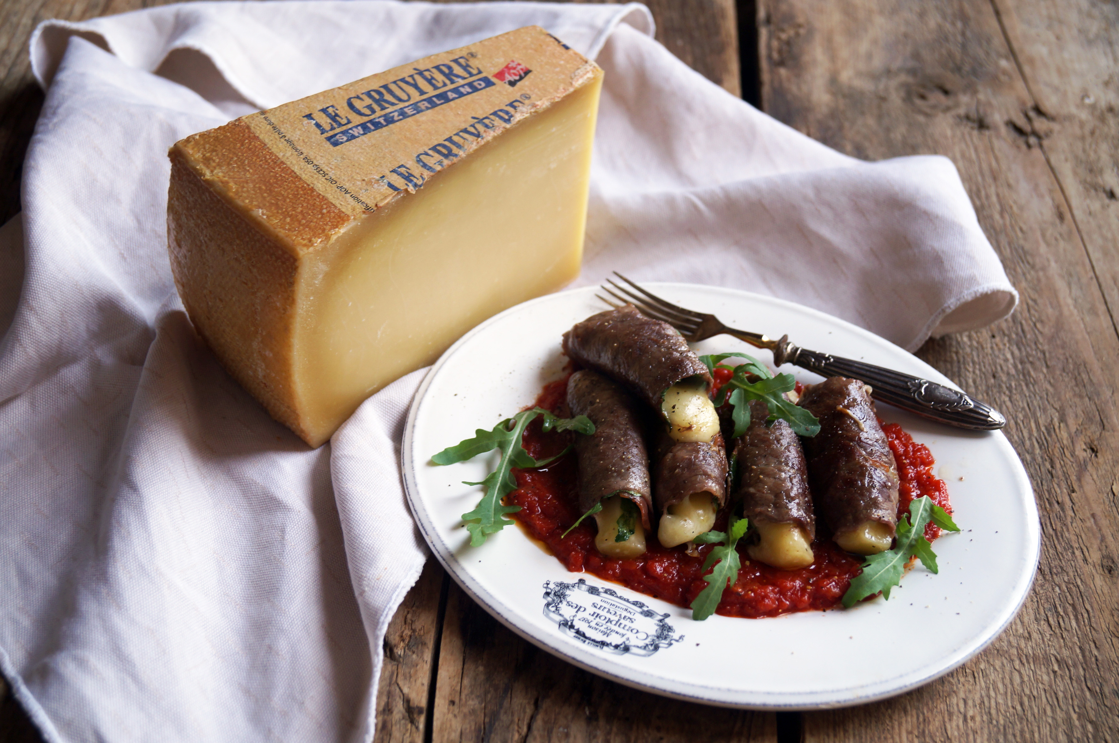 Involtini di manzo con speck, rucola e Le Gruyère DOP