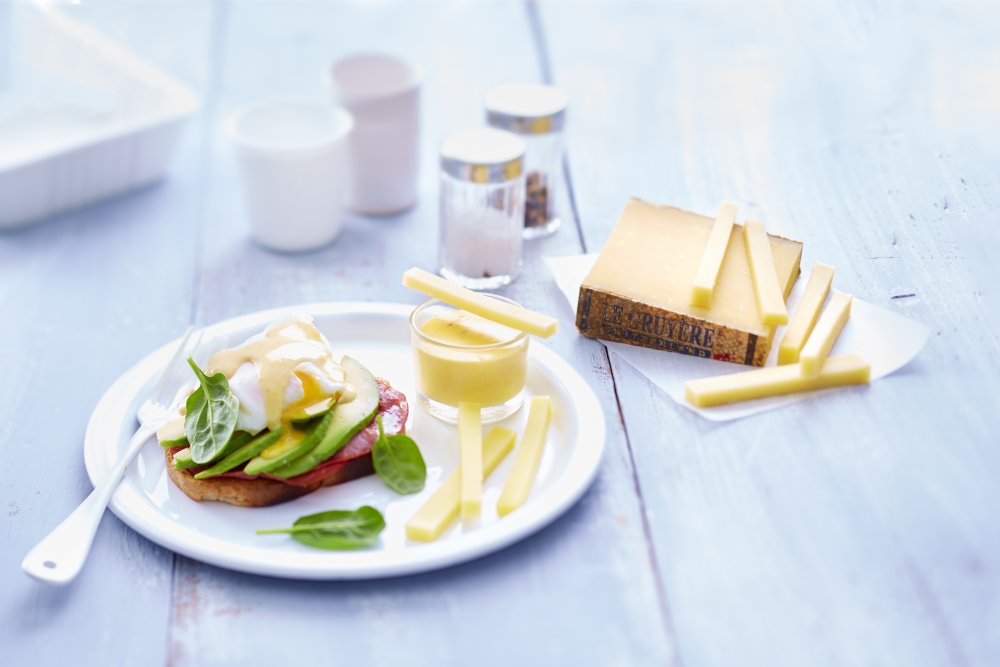 Sauce Hollandaise au Gruyère AOP Réserve, avec œufs pochés et épinards