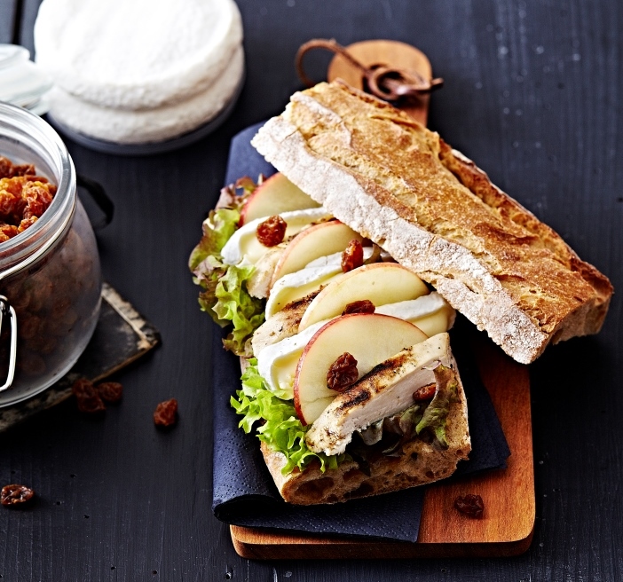 Poulet-Baguette mit Apfelschnitzen und Tomme Vaudoise