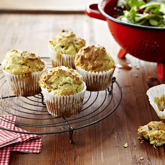 Herzhafte Tomme Vaudoise Muffins mit Speck und Emmentaler AOP