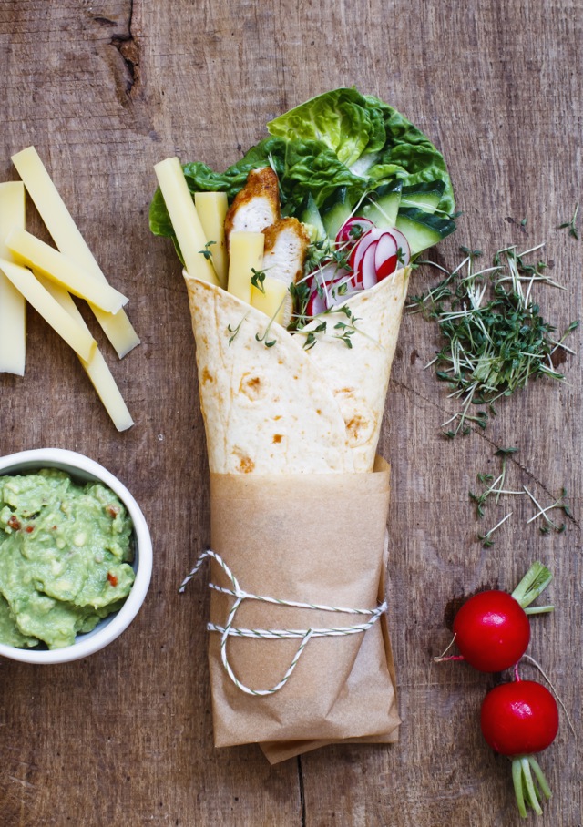 Bündner-Bergkäse-Wrap mit Avocado und gebratener Hühnerbrust