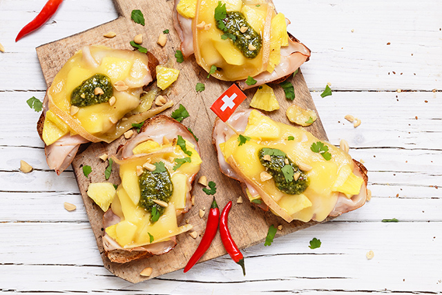 Schweizer Raclette auf selbstgebackenem Chia-Brot