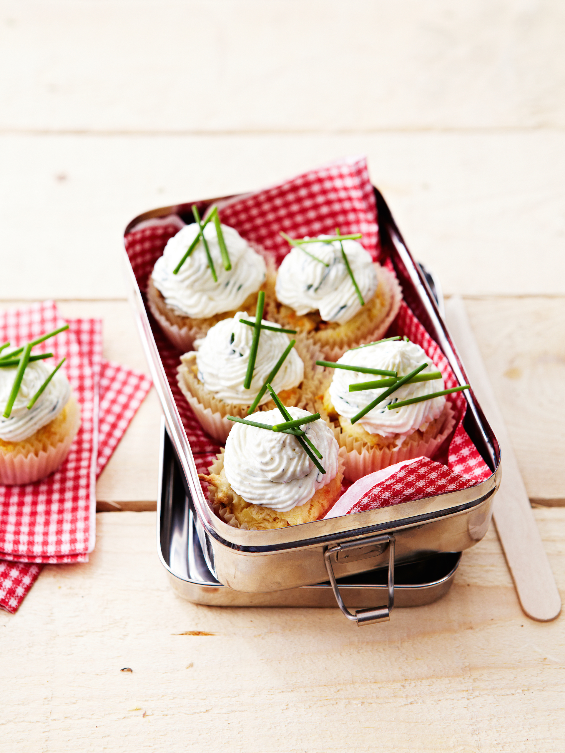 Cupcakes à l’Appenzeller® Classic et tomates séchées, crème au basilic