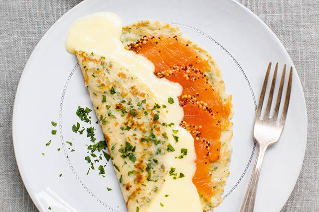 Crêpes mit Vacherin Mont-d’Or AOP und gebeizter Lachsforelle